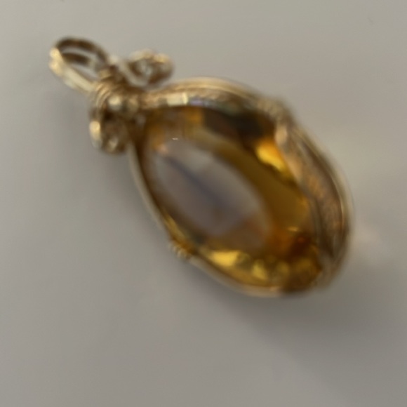 Real Citrine stone 23 carats on yellow silver tone pendant - Picture 2 of 4